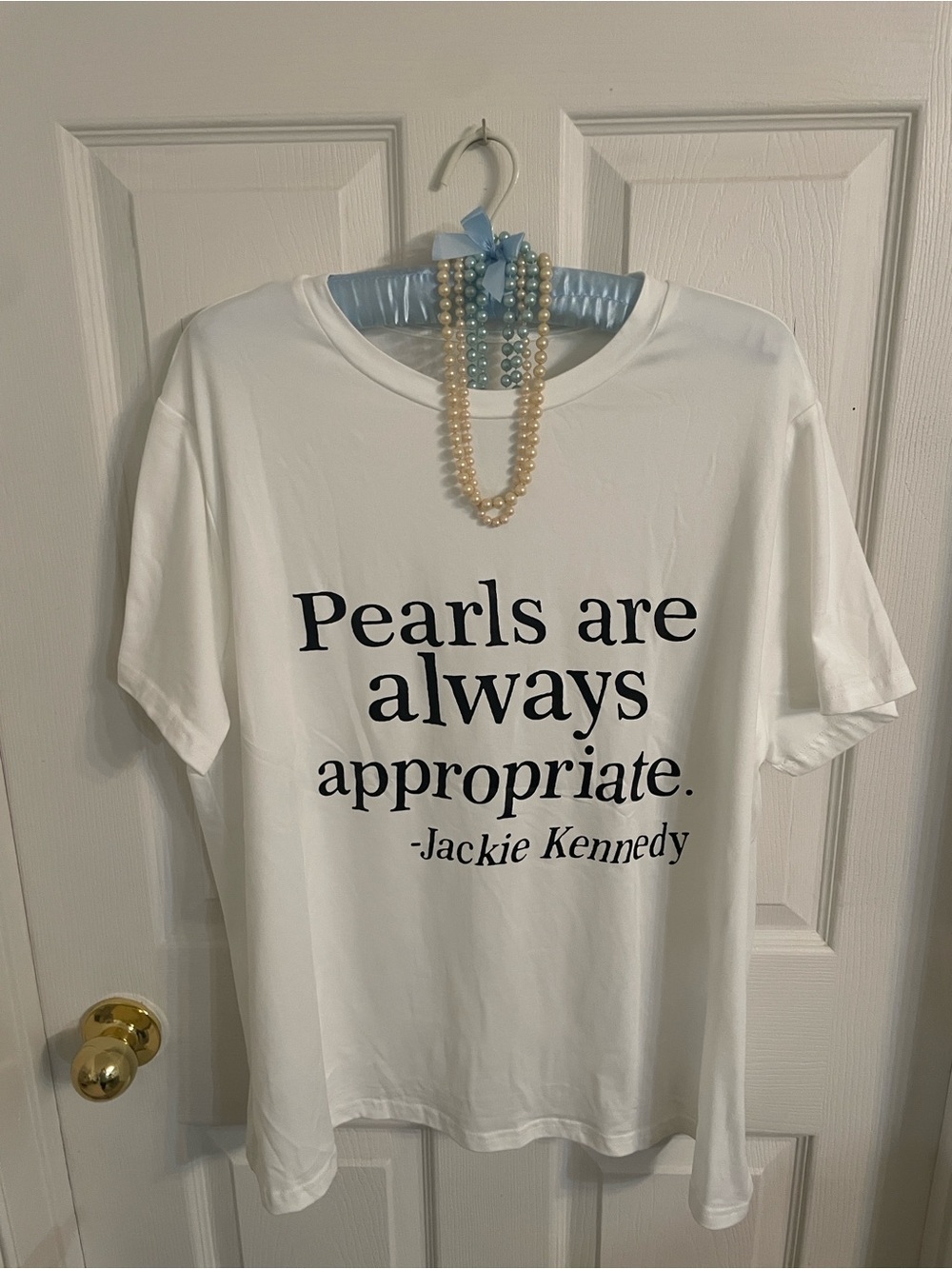 🤍✨Pearls Are Always Appropriate Jackie Kennedy Tee XLO NWOT - Picture 3 of 5